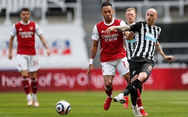 Newcastle 0-2 Arsenal: Aubameyang ghi điểm