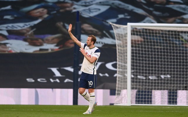 Như muốn khóc, Kane đi vòng quanh sân chào CĐV Spurs