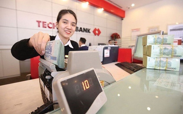 "Sướng" như nhân viên Techcombank: Đầu năm được tăng lương, giữa năm được mua cổ phiếu giá siêu rẻ