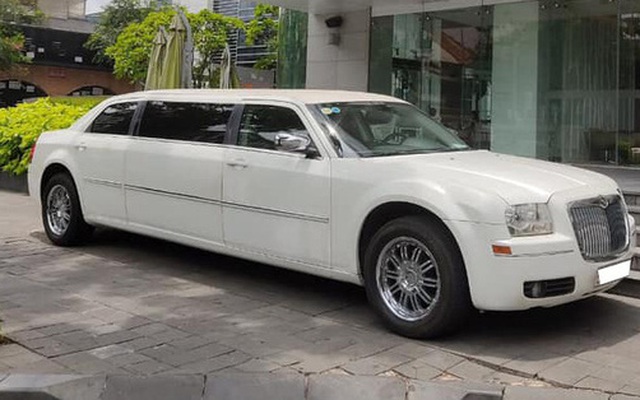 Bán limousine dài 6,4 mét siêu hiếm giá 3,2 tỷ, đại gia chia sẻ: 'Cả Việt Nam có 2 chiếc, nội thất hơn hẳn Mercedes-Maybach'