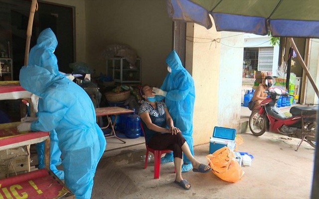 Chín người ăn giỗ ở tâm dịch Bắc Giang bị xử phạt 135 triệu đồng