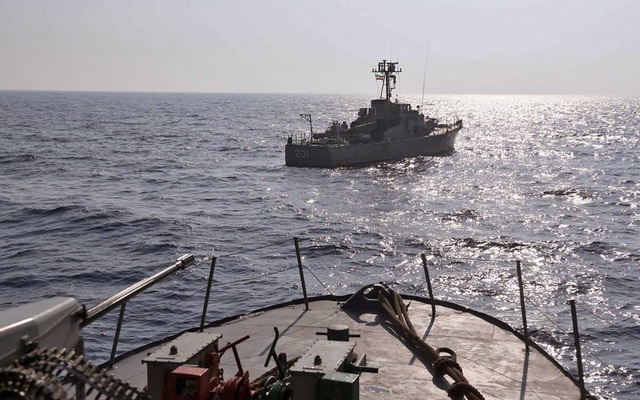 Tàu chiến Iran xuyên Đại Tây Dương, tại sao Mỹ chỉ 'khoanh tay đứng nhìn'?