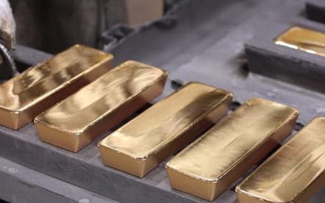 Chống lại xu thế, vàng trong nước “cố thủ” mốc 57 triệu đồng/lượng