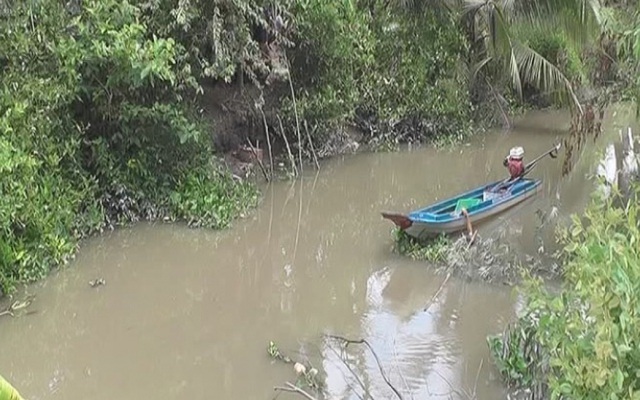 Bắt cá bằng kích điện, hai vợ chồng tử vong