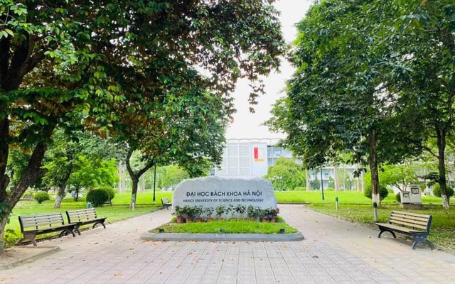 Trường đại học đầu tiên của Hà Nội cho phép sinh viên quay lại trường