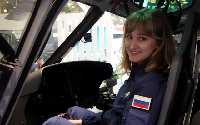 Nữ phi công lái trực thăng Mi-8 xinh đẹp, giỏi giang "của hiếm"  của Nga