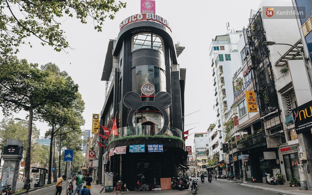 Mặt bằng nhà phố trung tâm Sài Gòn “kiệt sức” vì Covid-19: Chi chít bảng cho thuê nhưng chẳng ai ngó ngàng