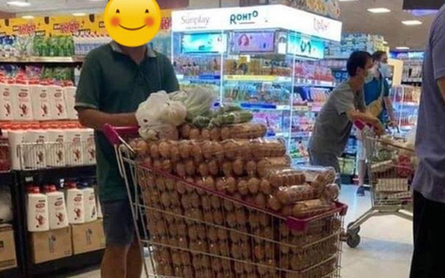 Đại diện AEON Việt Nam nói gì về hình ảnh người đàn ông thu gom 1 xe đầy trứng trong siêu thị?