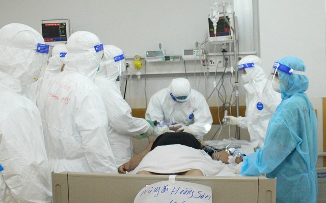 TPHCM: Hơn 900 nhân viên y tế đã bị phơi nhiễm COVID-19