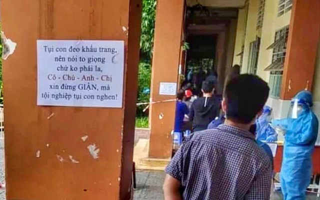 Lời bộc bạch đọc mà thương của nhân viên y tế: Đeo khẩu trang nên phải lớn giọng, xin đừng giận tụi con!