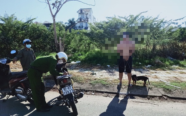 Đà Nẵng: Dắt chó đi dạo khi đang “ai ở đâu thì ở đó", nhiều người bị đề xuất xử phạt
