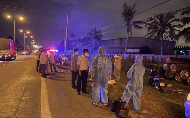 Khiêng người bị tai nạn tử vong vào lề rồi... trộm xe nạn nhân