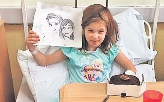 Mắc bệnh hiếm gặp, bé gái 7 tuổi có siêu năng lực: Không buồn ngủ, không đói, không thấy đau