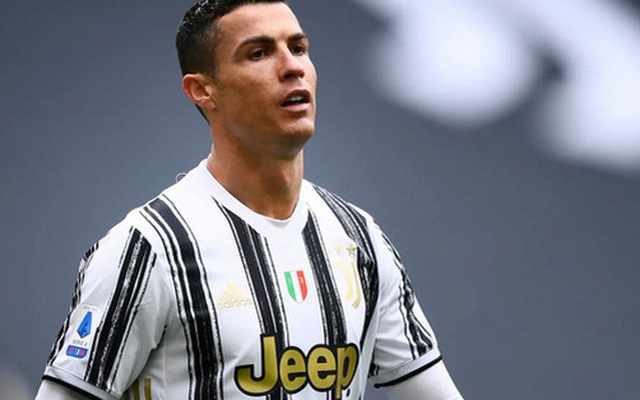 Ronaldo dọn sạch tủ đồ, nói thẳng ý định muốn rời đi với Juventus