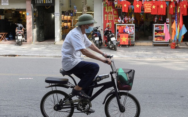 Không phát tiền quy mô lớn như các quốc gia phát triển, Việt Nam đã làm gì cho người dân?