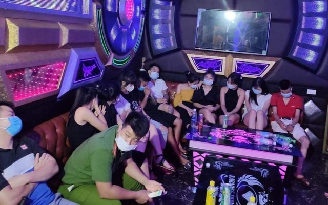 Hàng chục đối tượng tụ tập "phê" ma túy trong quán karaoke giữa dịch Covid-19