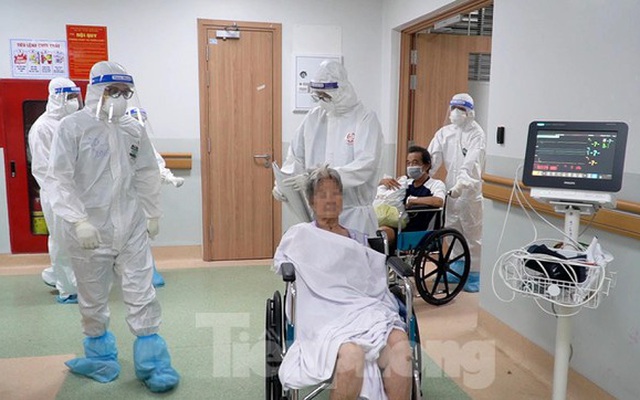 Cận cảnh khoa đặc biệt cho bệnh nhân vừa 'vượt qua cửa tử' tại Bệnh viện Hồi sức COVID-19