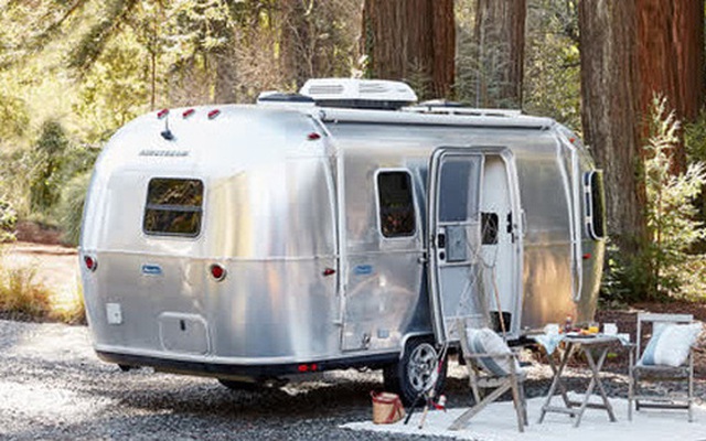 Phượt kiểu siêu sang trên “nhà xe di động” mới toanh của Airstream