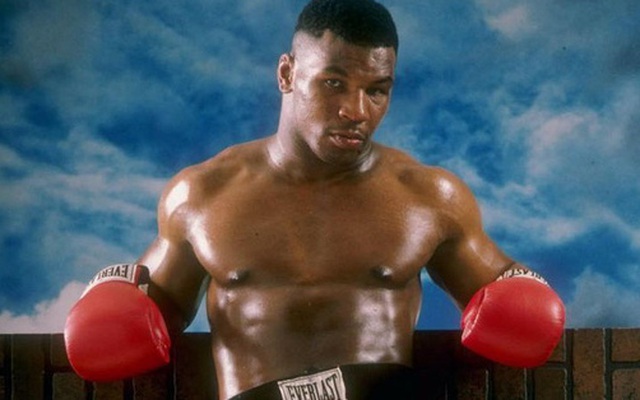 Đêm điên rồ của Mike Tyson trước ngày cắn tai Evander Holyfield và nét hoang dại trong con người "Tay đấm thép"