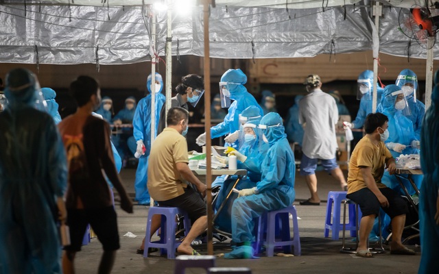 Phong tỏa chợ ở Hà Nội, nơi có F0 đến mua hàng. Ngày 22/9, Việt Nam có 11.527 ca mắc mới, 236 ca tử vong