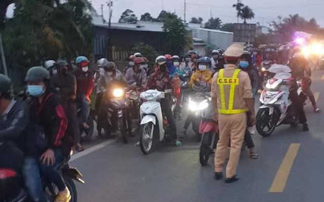 Long An liên hệ các tỉnh đưa công dân đang “mắc kẹt” về quê