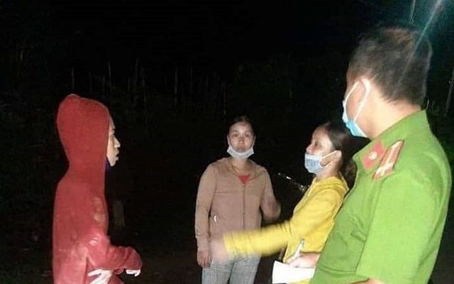Xuyên đêm tìm kiếm 5 người dân đi nhổ nấm tràm bị lạc trong rừng