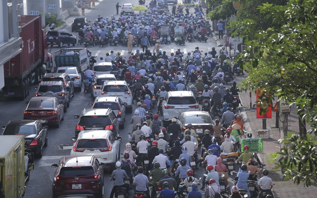 Hà Nội quyết định dùng mẫu giấy đi đường cũ: “Sự điều chỉnh kịp thời, lắng nghe, hợp lòng dân”