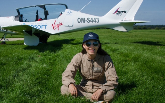 Cô gái trẻ nhất một mình bay vòng quanh thế giới
