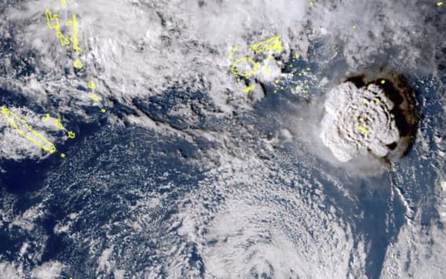 Hình ảnh núi lửa Tonga phun trào nhìn từ không gian