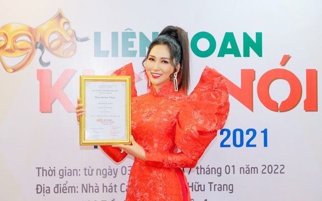 Diễn viên Như Huỳnh đoạt huy chương vàng Liên hoan kịch nói toàn quốc 2021