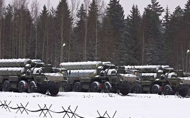 S-400 đến Belarus, trực thăng Nga "lội ngược dòng" sang Ukraine