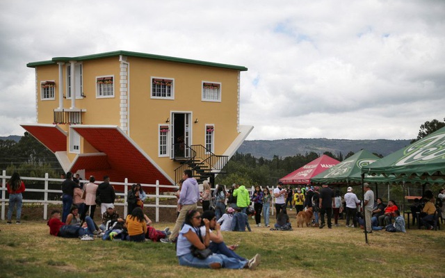 Thế giới đảo ngược trong ngôi nhà 'lạ đời' ở Colombia