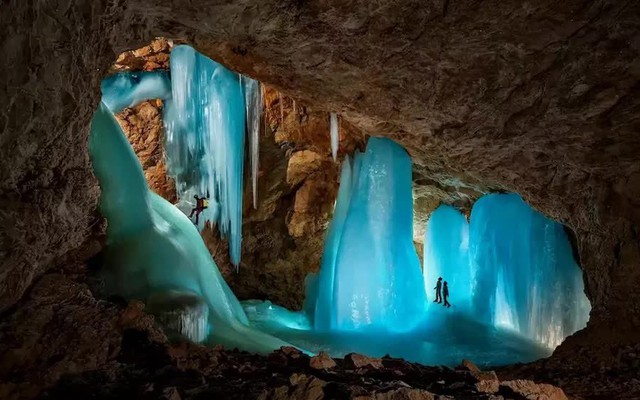 "Thế giới của những người khổng lồ băng" ẩn mình trên dãy Alps: Đẹp mê đắm lòng người!