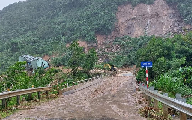 Sạt lở vùi lấp 1 tổ máy ở thuỷ điện Kà Tinh, chưa liên lạc được với trực ban