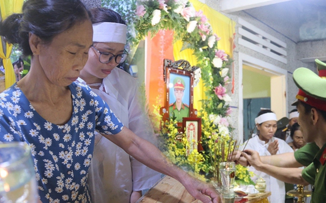 Nghẹn ngào tang lễ Trung úy tử nạn trong mưa lũ ở Đà Nẵng: "Nó nói đưa bà con ra khỏi vùng nguy hiểm rồi về liền..."