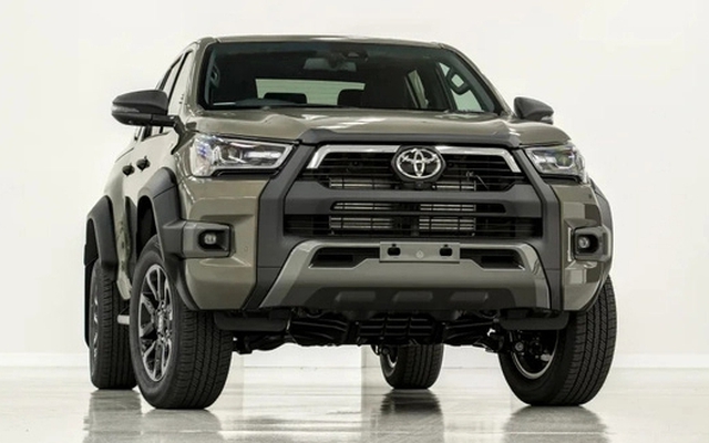 Toyota Hilux thêm phiên bản mới, trì hoãn ra mắt thế hệ mới