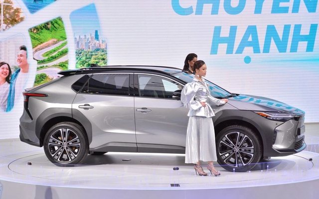 Chi tiết Toyota bZ4X tại VMS 2022: SUV điện tầm trung 'sáng cửa' bán đại trà tại Việt Nam