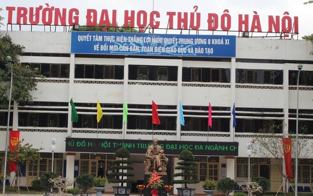 Đại học Thủ đô Hà Nội khiển trách giảng viên 'cầm tay và ôm nữ sinh'