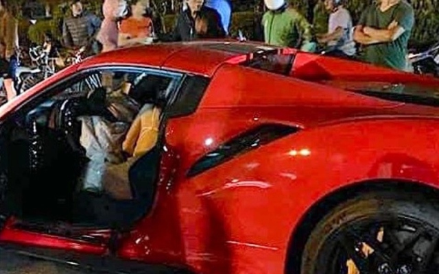 Cô gái ngồi ghế lái vụ xe Ferrari gây tai nạn chết người, CSGT Hà Nội lên tiếng