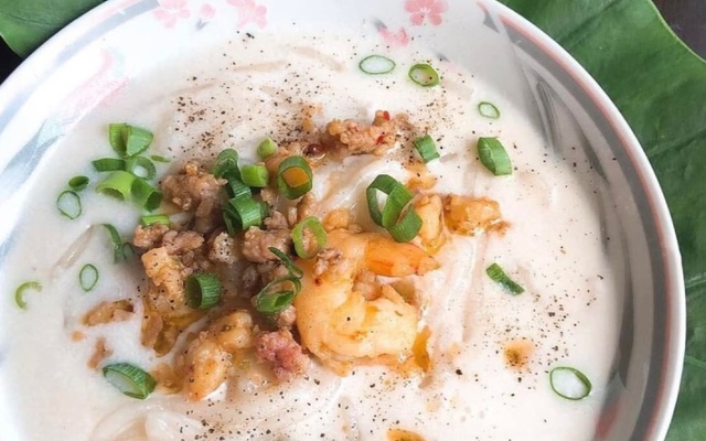 Bánh canh mặn nước cốt dừa - món ăn lạ miệng mang hồn quê miền Tây