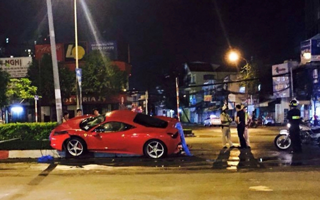 Nhìn lại những vụ tai nạn siêu xe Ferrari tại Việt Nam