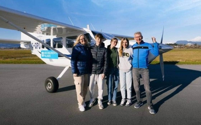 Đẳng cấp nhà giàu: Gia đình tự lái máy bay riêng đi du lịch vòng quanh thế giới