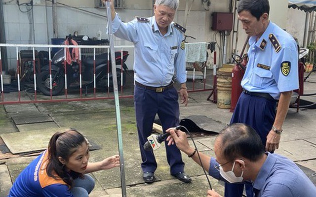 Quản lý thị trường TP.HCM kiểm tra nhiều cửa hàng 'hết xăng', đúng là 'khô bồn'