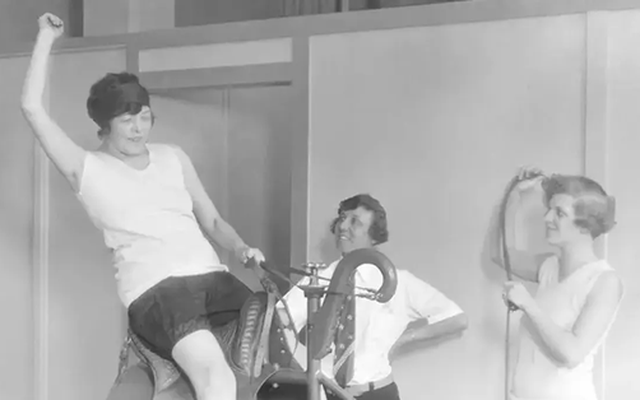 Những hình ảnh cổ điển và kỳ lạ của máy tập thể dục trong quá khứ, giai đoạn 1920-1970