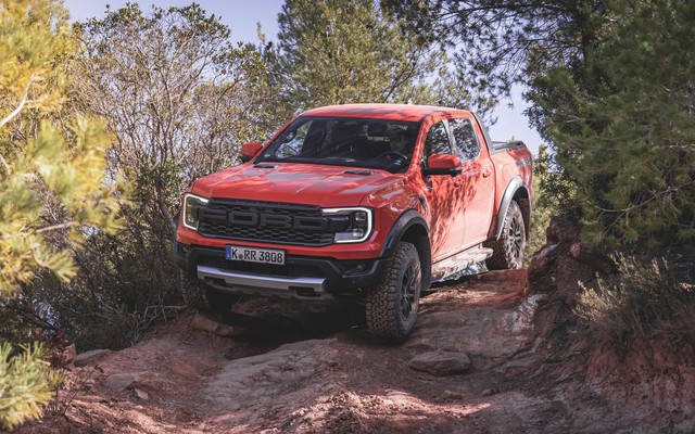 Mỗi thị trường một kiểu động cơ, Ford Ranger Raptor 2023 sắp về Việt Nam bị đặt dấu hỏi lớn