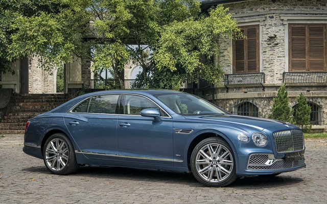 Chùm ảnh Bentley Flying Spur Hybrid tại Việt Nam