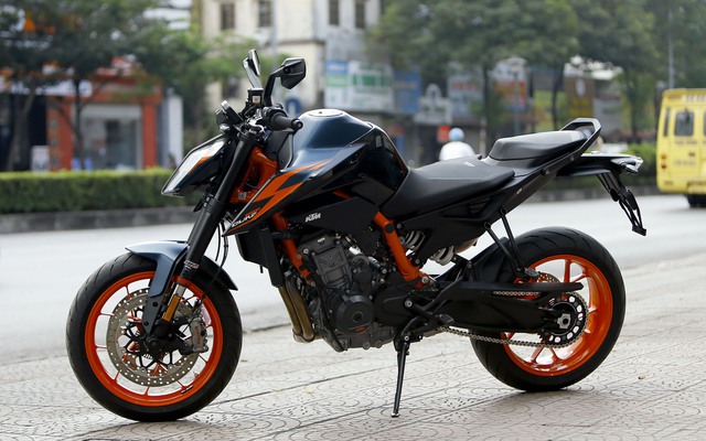 Thế giới 2 bánh: KTM 890 Duke R – Món lạ Châu Âu