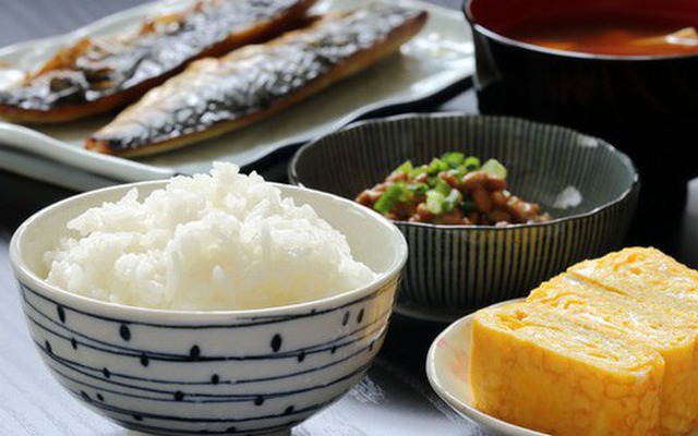 'Thời điểm vàng' người Nhật ăn tối để không tăng cân và sống thọ