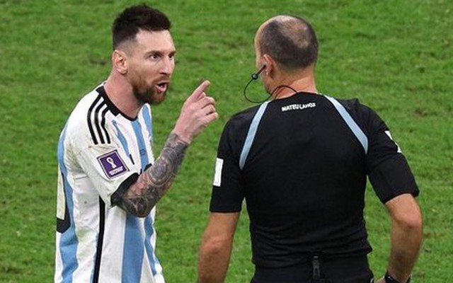 Hưởng phạt đền tranh cãi, Messi vẫn chỉ trích trọng tài thậm tệ