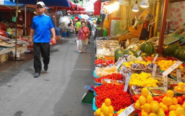 Du học sinh Việt kể chuyện đi chợ truyền thống Hàn Quốc: Bán theo rổ, giá rẻ như cho nhưng coi chừng bị lừa trắng mắt
